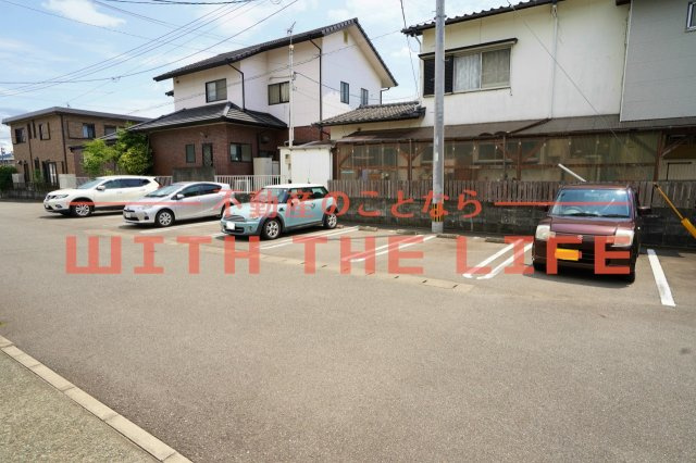 ハッピーヴィレッジ【キャッシュバック対象】の駐車場|駐車場があるので、車を買う予定の方も安心です