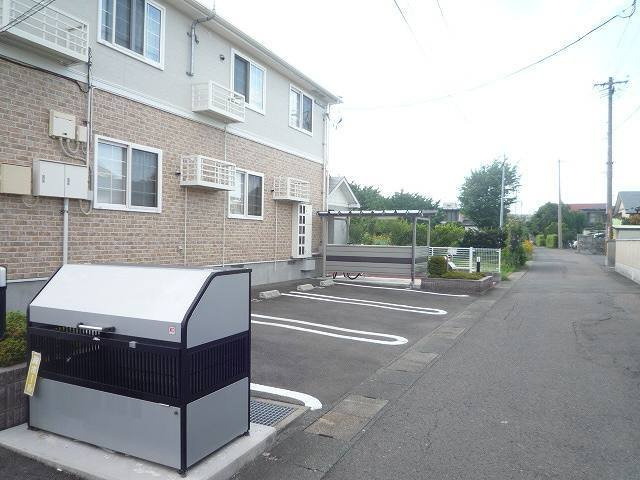 エレガンスフォーシーズンⅡの駐車場