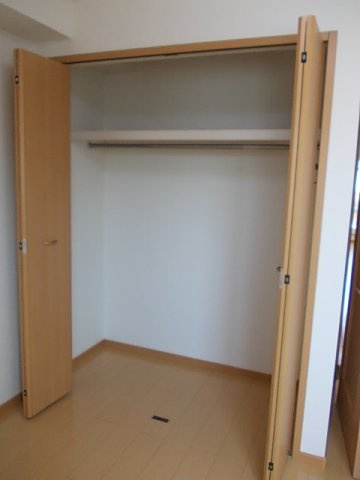 エレガンスフォーシーズンⅡの収納