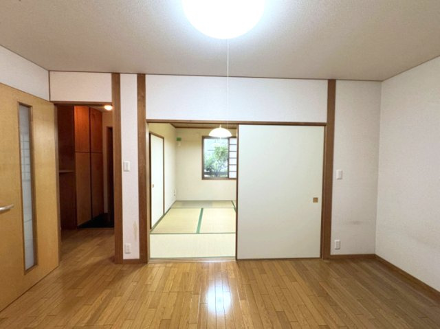 吉田町2丁目の和室|南に面した和室は採光・通風に優れた心地よい空間です。