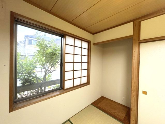 吉田町2丁目の和室|LDKと和室の間の扉を開けることで、開放感あふれる空間に