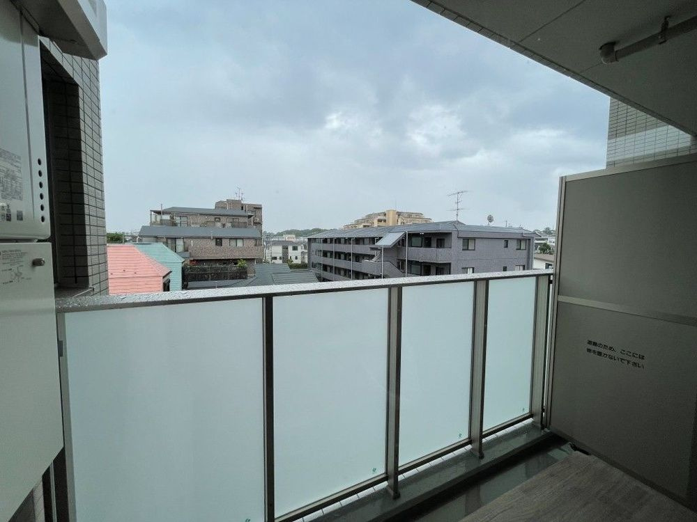 GARDEN COURT A 西高島平のバルコニー