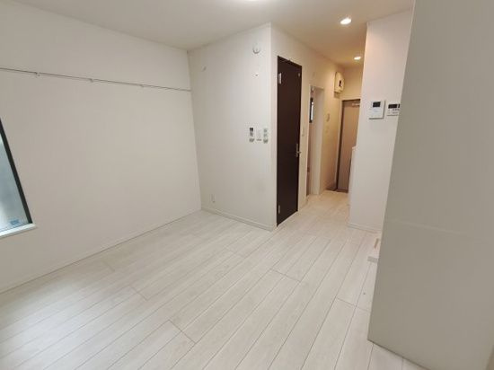 ヒルズ峰岡町B棟の居間・リビング