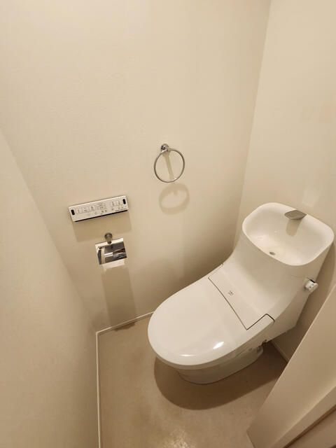 スカイホワイト喜多見のトイレ