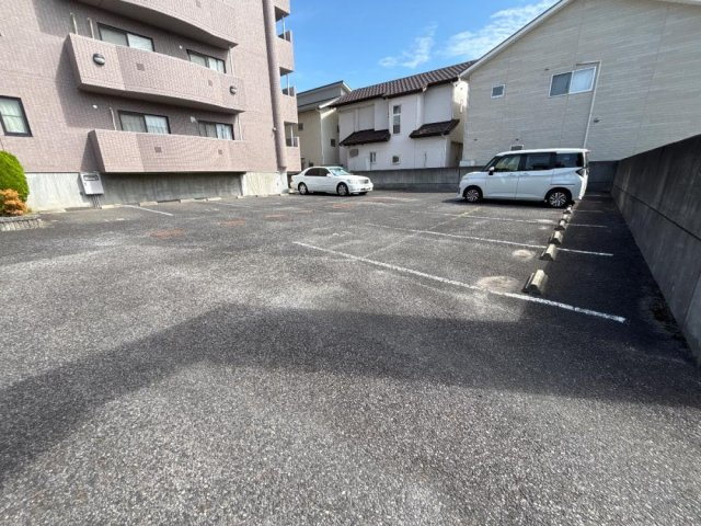 M・エスパシオの駐車場
