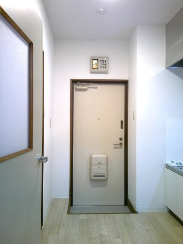 アンシンハイツ1号棟の玄関
