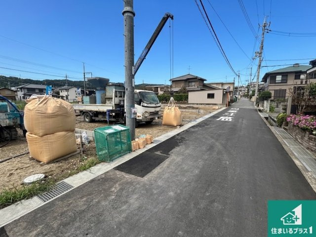 ●19(土)23(日)現地説明会！　生駒郡平群町吉新　第4期　新築一戸建ての前面道路含む現地写真|周辺は閑静な住宅街です。前面道路もしっかりと有りますので車の出し入れも安心ですよ！