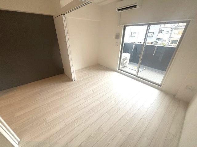 セレニテ西元町アリエの居間・リビング