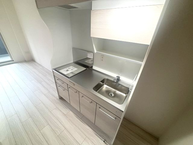 セレニテ西元町アリエのキッチン