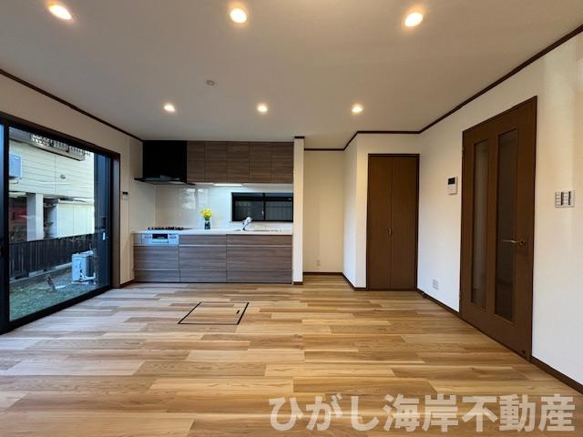 藤沢市羽鳥１丁目　中古戸建の居間・リビング|新規リフォーム完了！　13帖　LDK