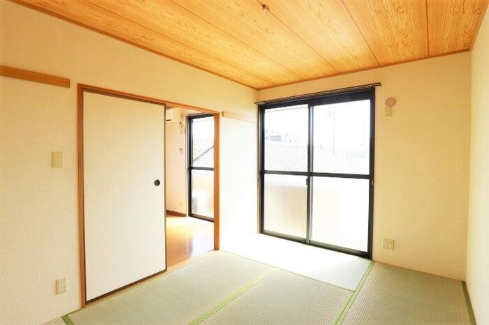 ファーストコーポⅡの和室|フローリングだけでなく、和室もあります