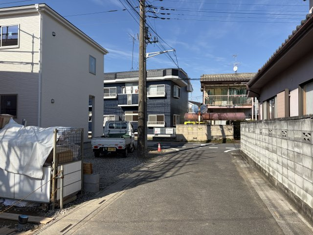 【前面道路含む現地写真】 | 久喜市鷲宮駅VI　LiveleFine　新築戸建　全3棟　1号棟 | 10/12撮影