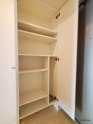 レジディア谷町　仲介手数料無料の収納