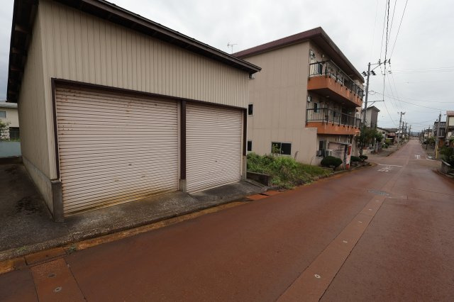 コーポ青葉　車庫
