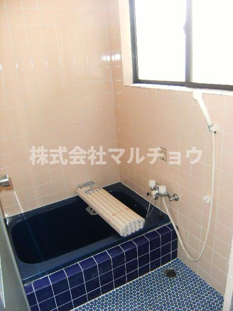 下三栖一戸建の浴室|日々の疲れを癒すお風呂付です