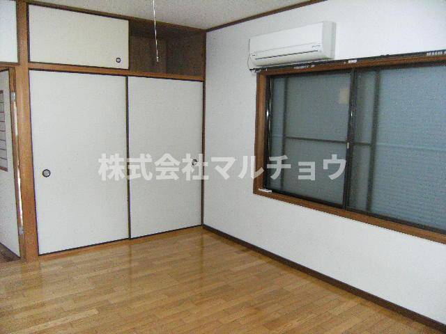 下三栖一戸建の居間・リビング|使いやすいリビングです