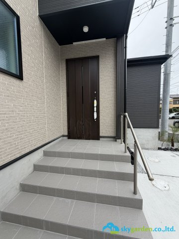 平塚市大神2丁目　新築戸建　全3棟1号棟の玄関