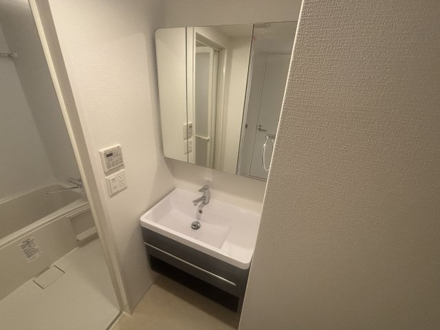 セレニテ西元町アリエの玄関