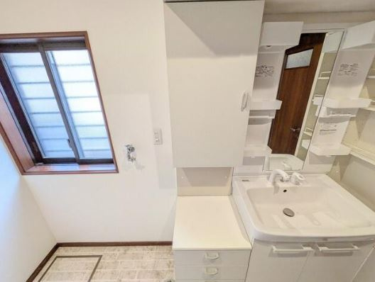 【中古】川越市宮元町中古住宅の独立洗面台