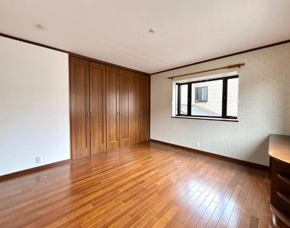 【中古】川越市宮元町中古住宅の洋室