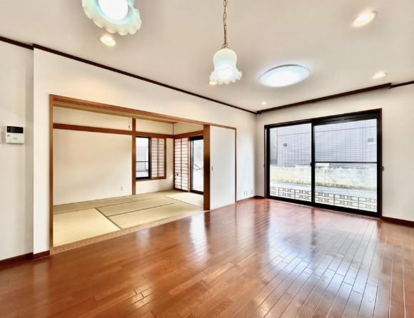 【中古】川越市宮元町中古住宅の居間・リビング