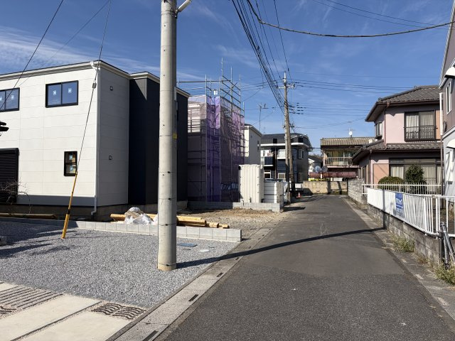 【前面道路含む現地写真】 | 久喜市鷲宮駅VI　LiveleFine　新築戸建　全3棟　3号棟 | 10/12撮影