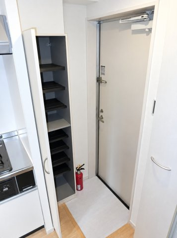 松戸市新松戸２丁目のアパートの玄関