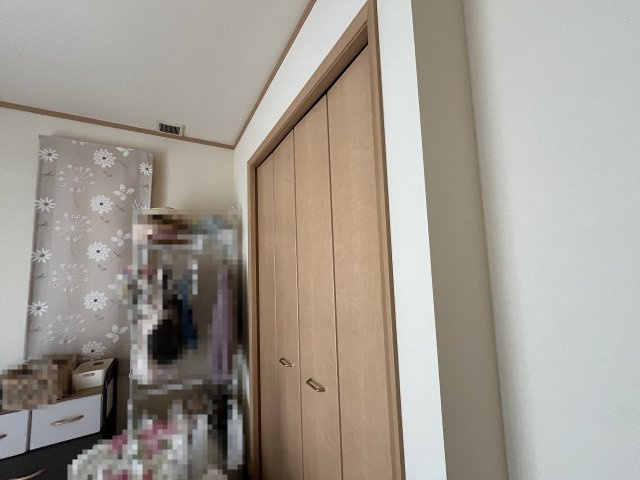 中古住宅　日野北５丁目の玄関|南西　収納