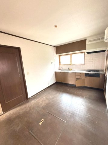山武郡横芝光町横芝　中古戸建の居間・リビング|JR総武本線横芝駅徒歩約14分 車種により3台可能 横芝光町立横芝小学校徒歩約4分