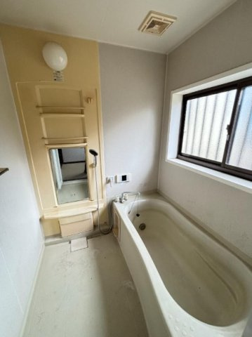 山武郡横芝光町横芝　中古戸建の浴室|JR総武本線横芝駅徒歩約14分 車種により3台可能 横芝光町立横芝小学校徒歩約4分