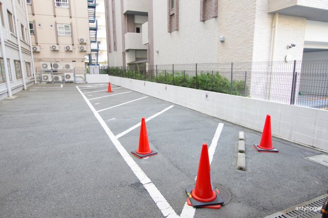 新大阪ビジネス第2ニッケンマンション　仲介手数料無料の駐車場