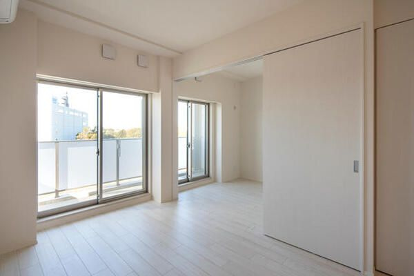 ART RESIDENCE IN KASHIWA-no-HAの内装|明るい色調の室内です