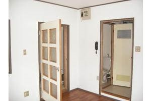 岡崎市西大友町字桃々木の賃貸マンションの居間・リビング