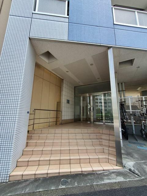 富ヶ谷スカイブルーマンションのエントランス