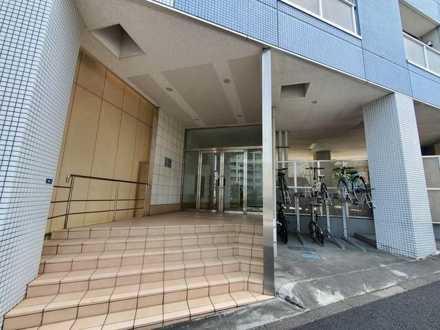 富ヶ谷スカイブルーマンションのエントランス