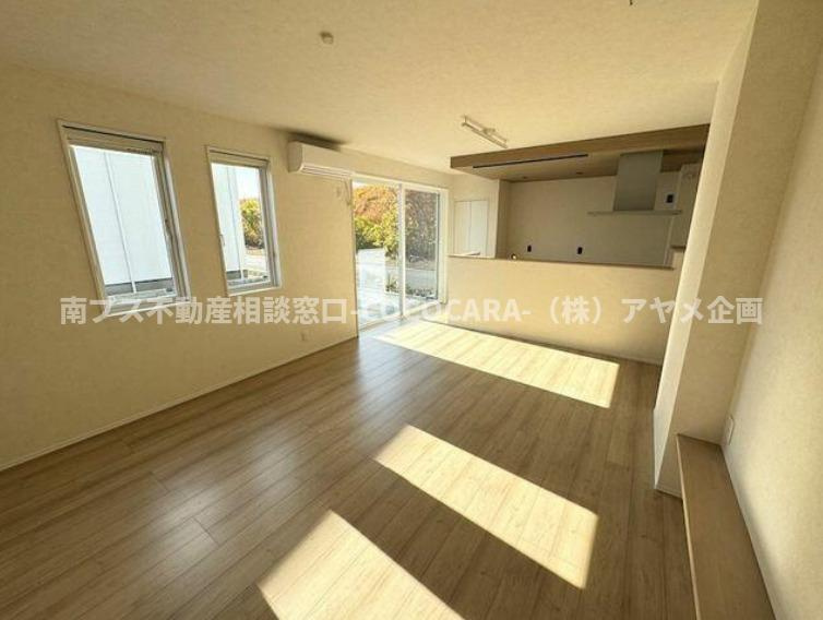 南アルプス市鏡中條の新築一戸建の居間・リビング