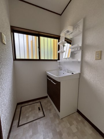 富戸　閑静な住環境で家庭菜園も可能な3SLDKの洗面所|清潔感のある洗面所です