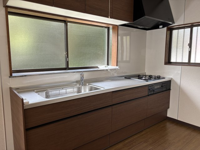 富戸　閑静な住環境で家庭菜園も可能な3SLDKのキッチン|使いやすい大きなキッチンです