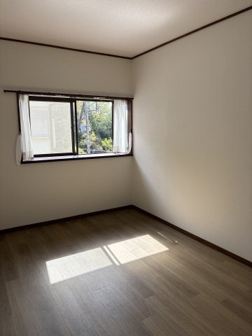 富戸　閑静な住環境で家庭菜園も可能な3SLDKの収納|3帖の納戸
