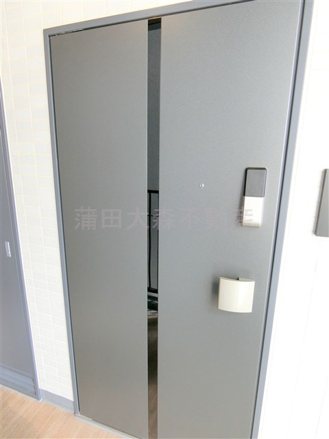 シーズンフラッツ蒲田の玄関