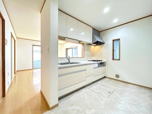 南区上浜町　売戸建のキッチン|家族との対話も弾む対面式キッチン！