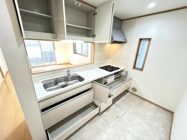 南区上浜町　売戸建のキッチン|収納力のあるシステムキッチン！