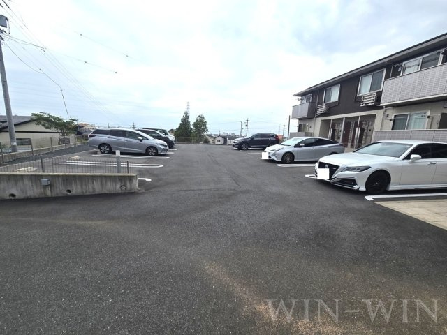 ロワジール多米の駐車場