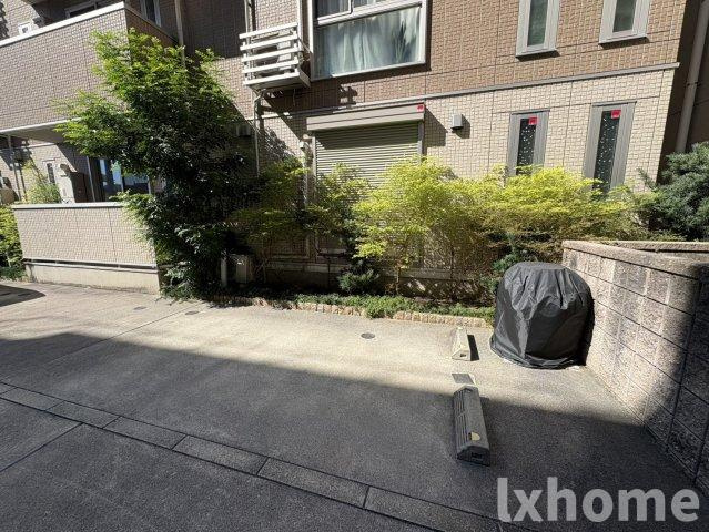 ＯＫＡＺＥＮ西駅前の駐車場|駐車場があるので、車を買う予定の方も安心です