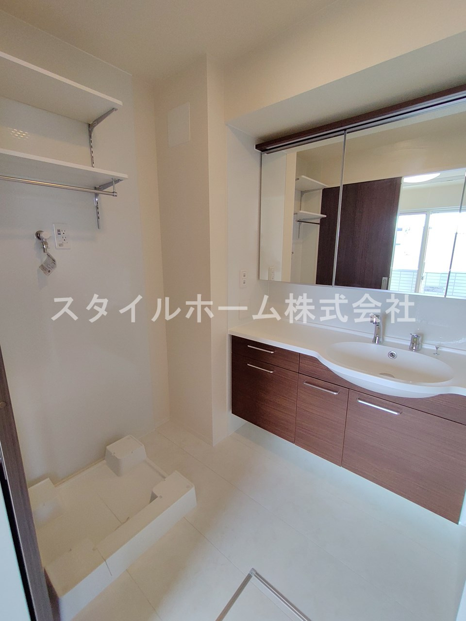 ソレイユ入船の洗面所