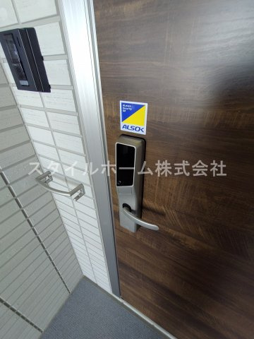 ソレイユ入船の玄関