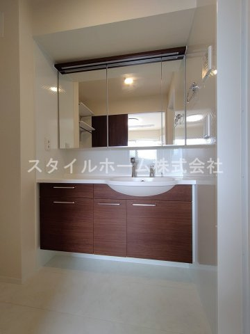 ソレイユ入船の独立洗面台