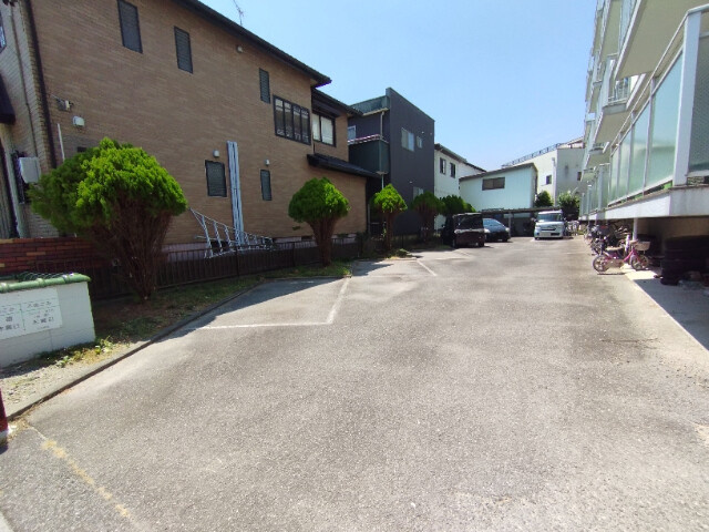 城北ハイツ（日名）の駐車場