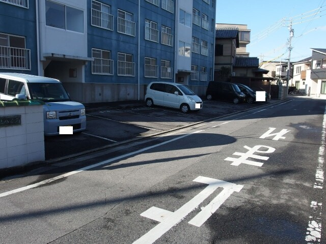 城北ハイツ（日名）の駐車場
