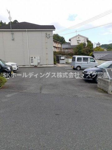 メゾン・サンリットの駐車場